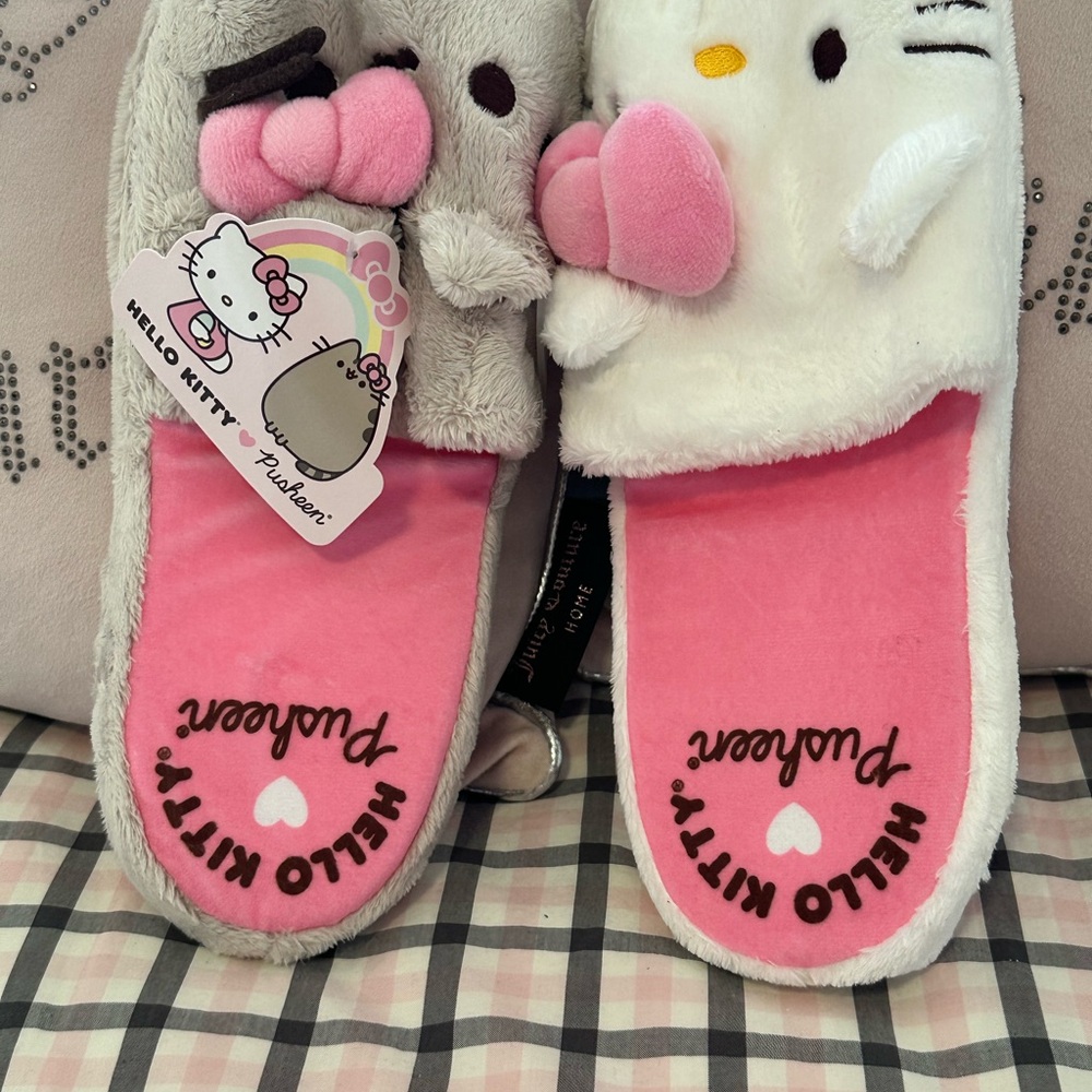 Hello Kitty Slippers, M/L